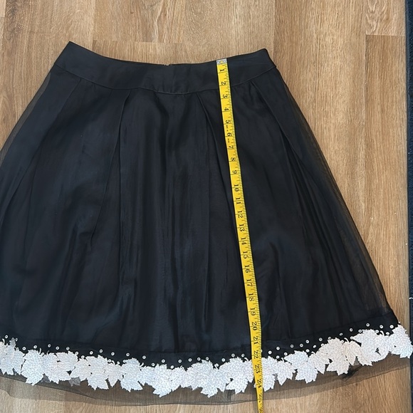 Jacquline Quinn skirt with faux pearl beaded embroidered leaves, size 4 - Picture 11 of 11